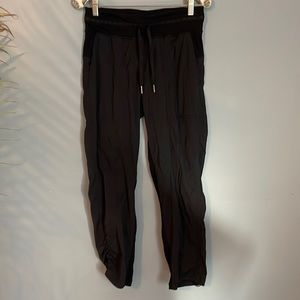 Lululemon Mid rise on the move dance jogger